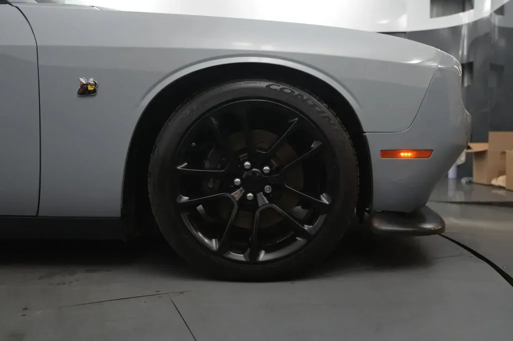 Dodge Challenger photo 18