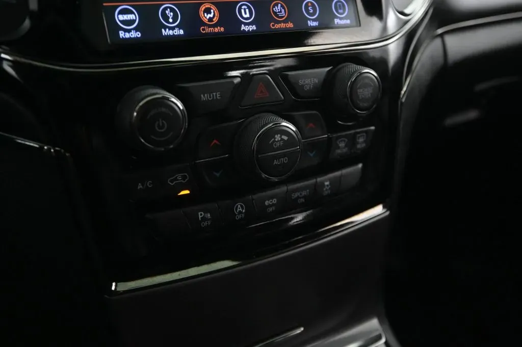 Jeep Grand Cherokee photo 25