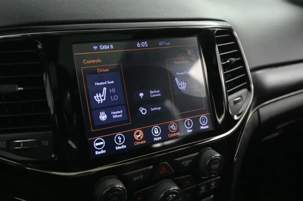 Jeep Grand Cherokee photo 24