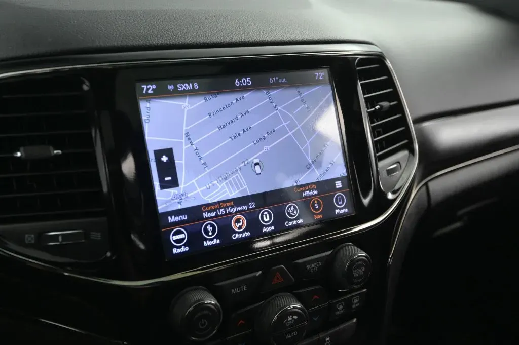 Jeep Grand Cherokee photo 22