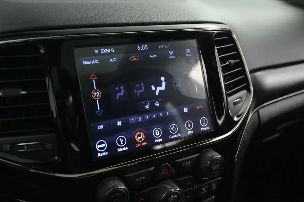 Jeep Grand Cherokee photo 23