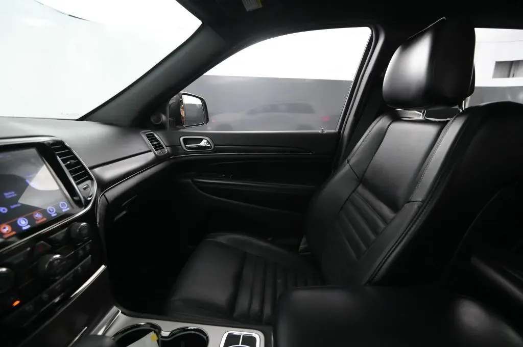 Jeep Grand Cherokee photo 26