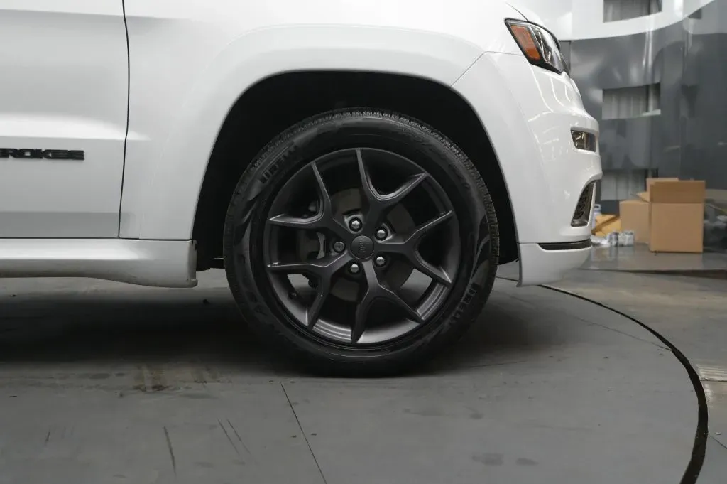 Jeep Grand Cherokee photo 16