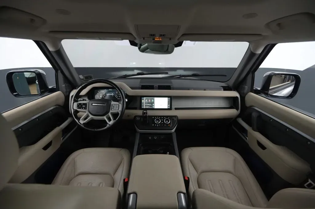 Land Rover Defender photo 32