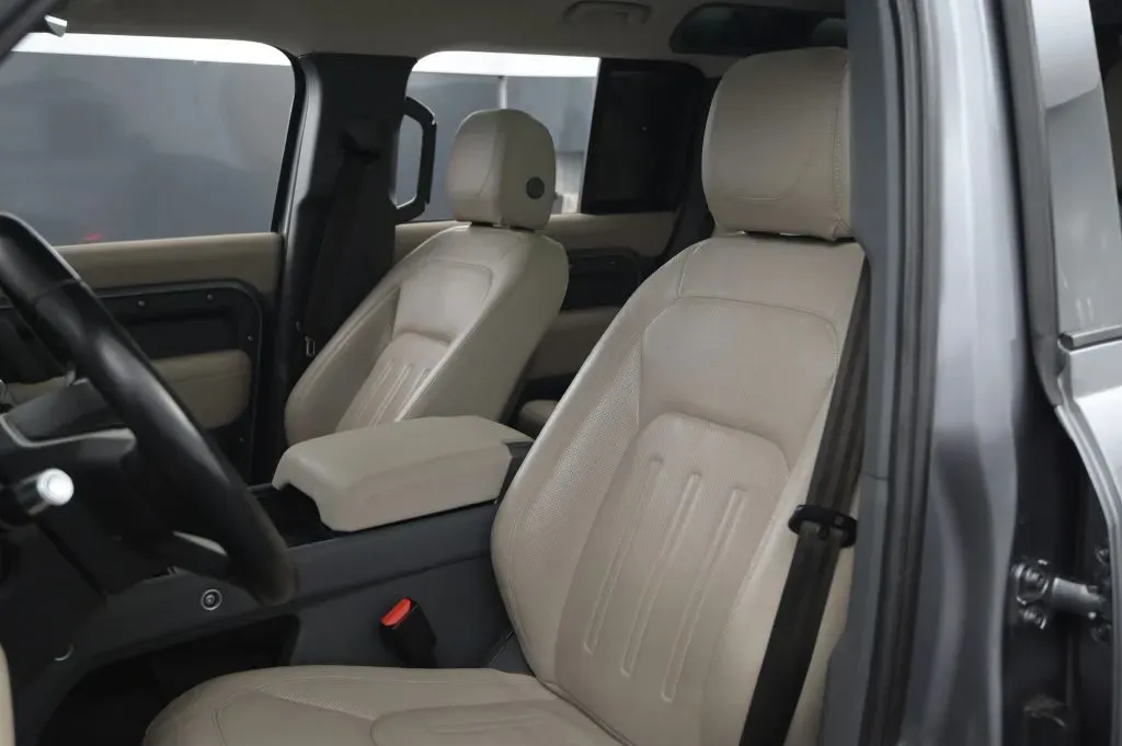 Land Rover Defender photo 42