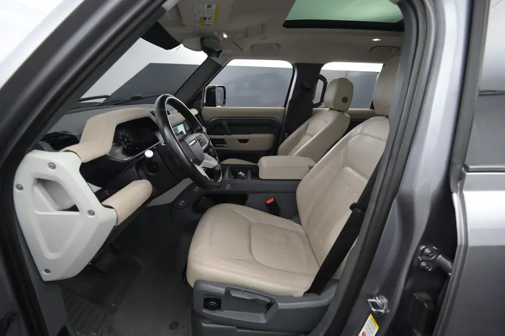 Land Rover Defender photo 39