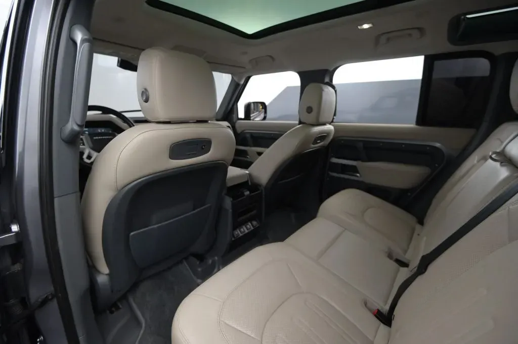 Land Rover Defender photo 44