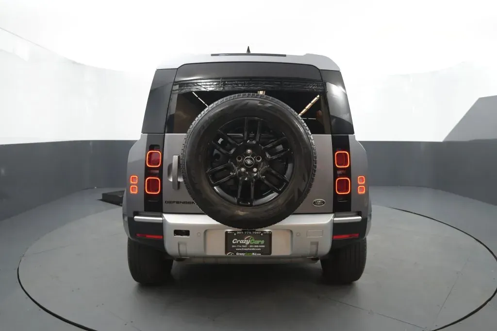 Land Rover Defender photo 4