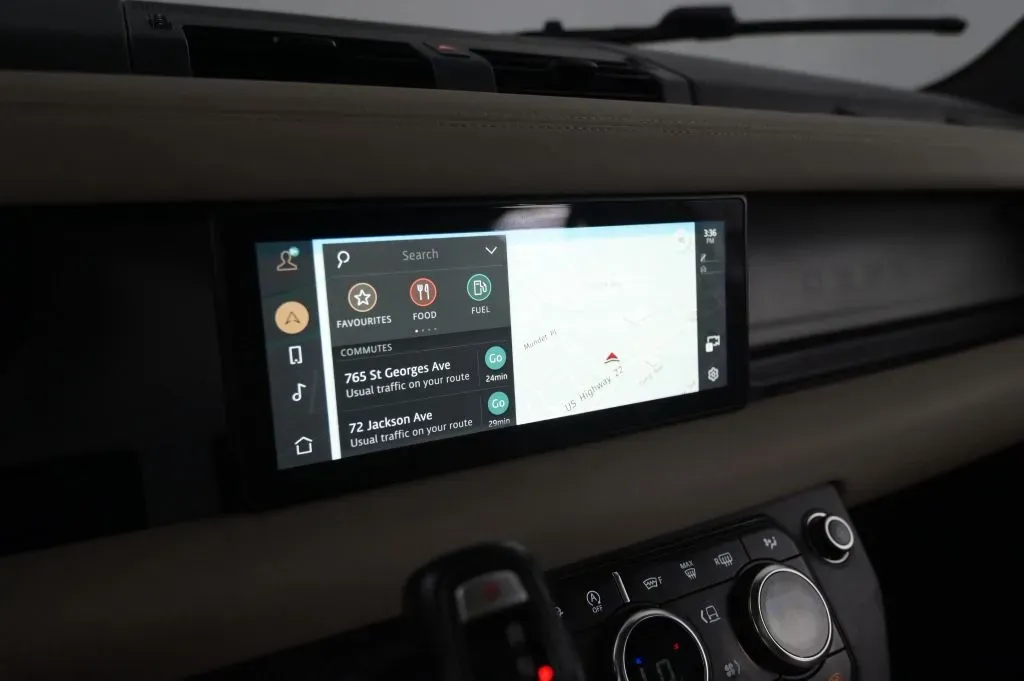 Land Rover Defender photo 26