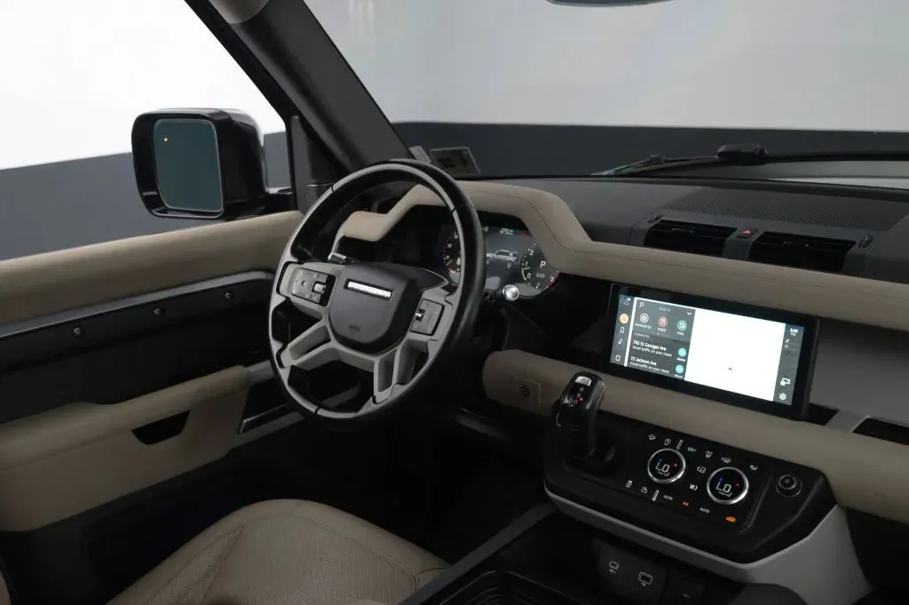 Land Rover Defender photo 49