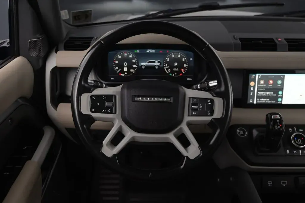 Land Rover Defender photo 38