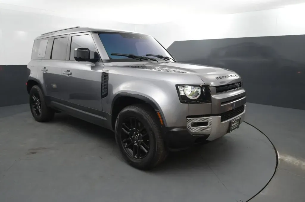 Land Rover Defender photo 7