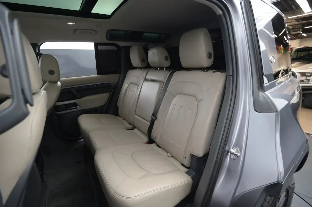 Land Rover Defender photo 45