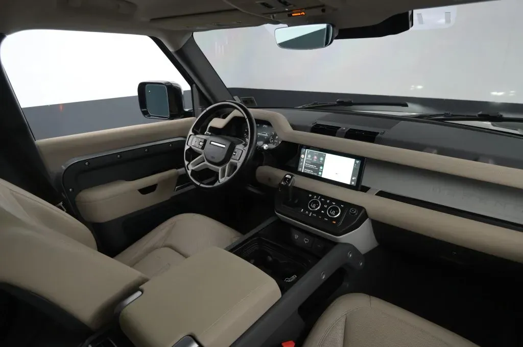 Land Rover Defender photo 48