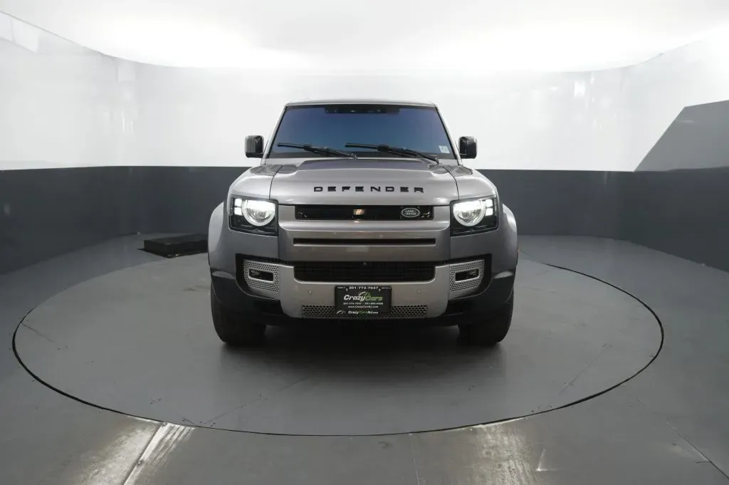 Land Rover Defender photo 8
