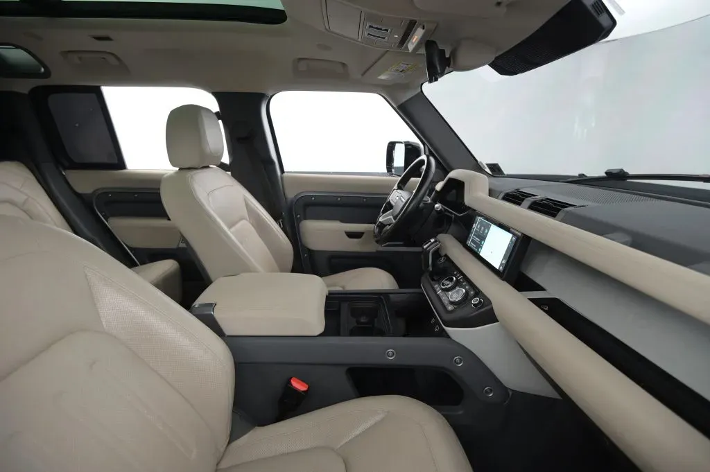 Land Rover Defender photo 50