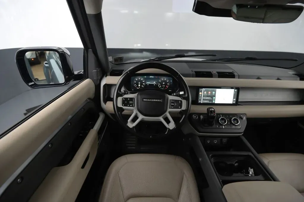 Land Rover Defender photo 37