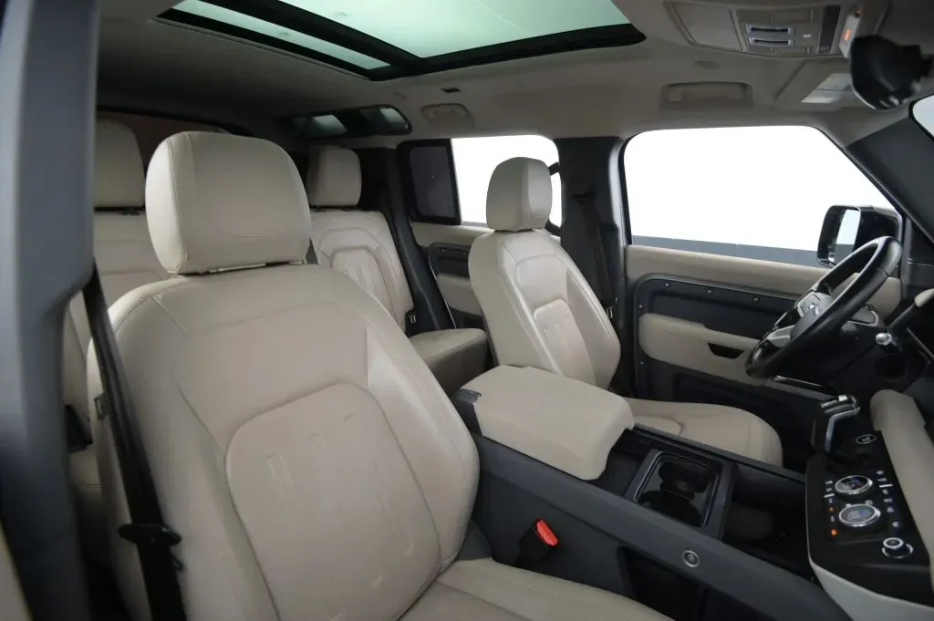 Land Rover Defender photo 51