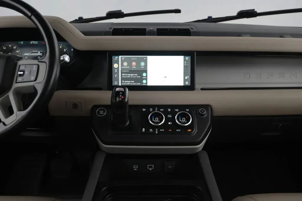 Land Rover Defender photo 34
