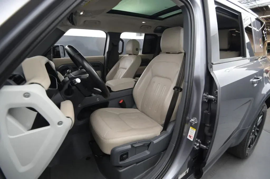Land Rover Defender photo 41