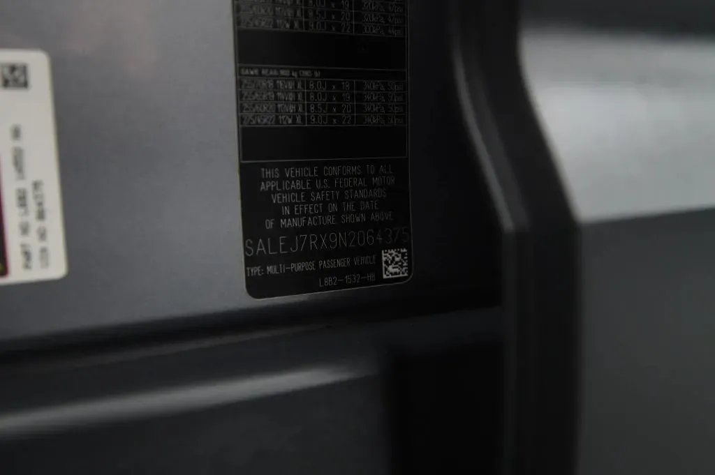 Land Rover Defender photo 20