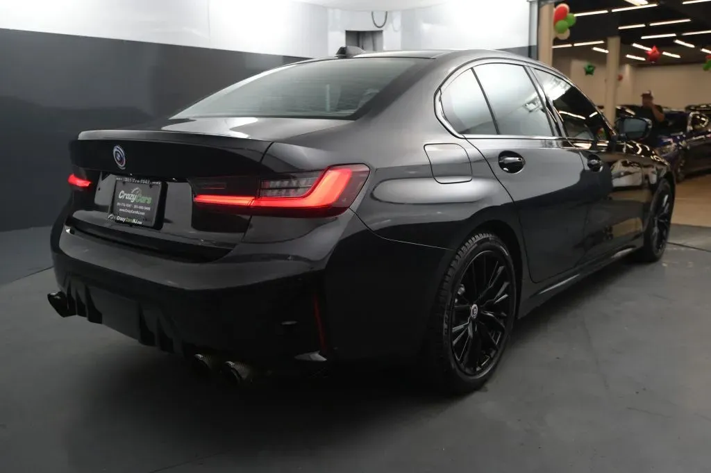 BMW 3 Series photo 5