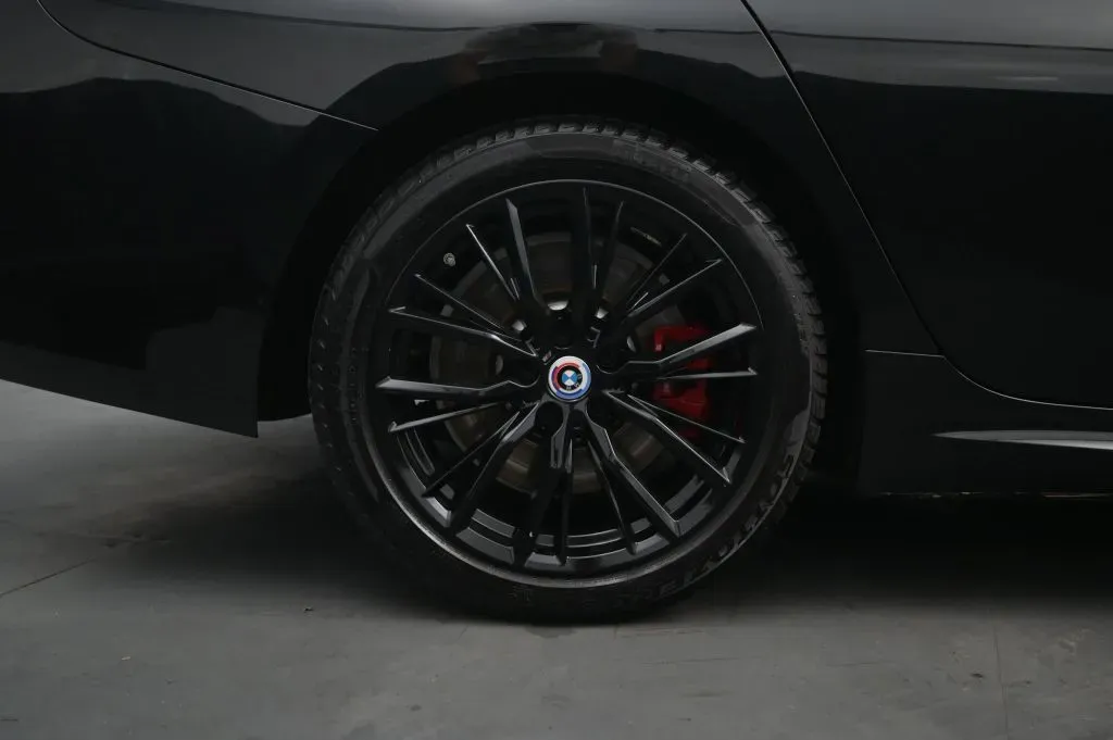 BMW 3 Series photo 19