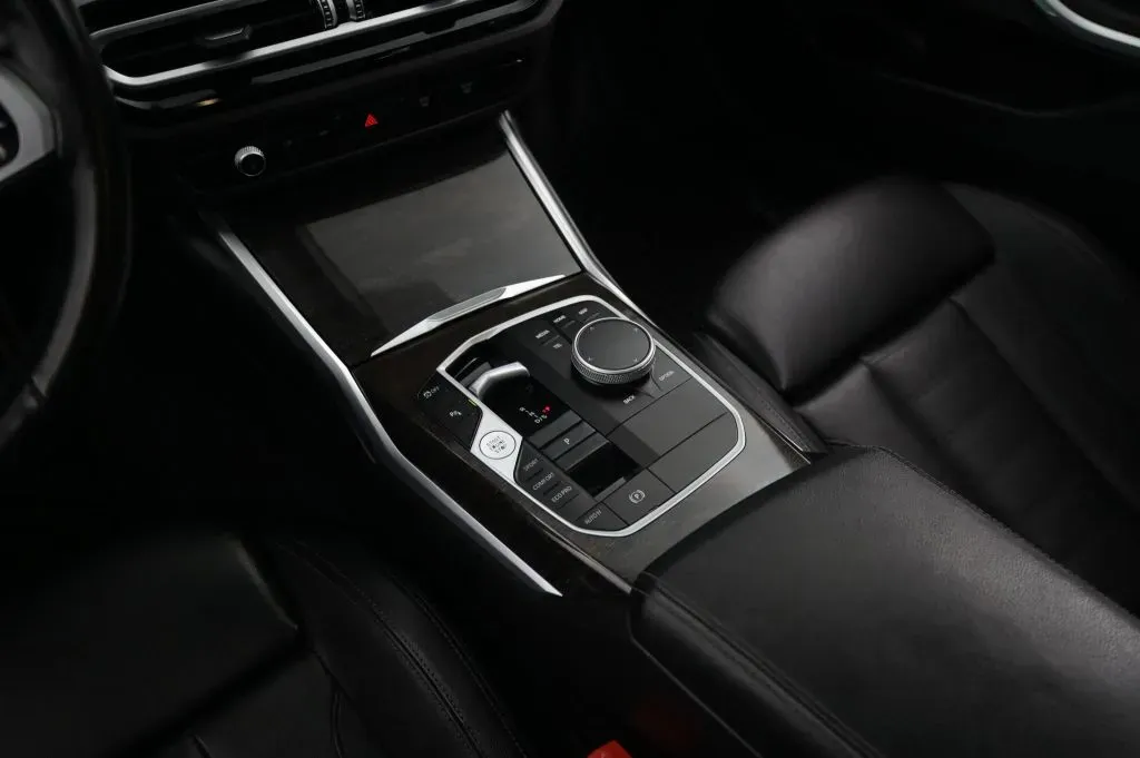 BMW 3 Series photo 37