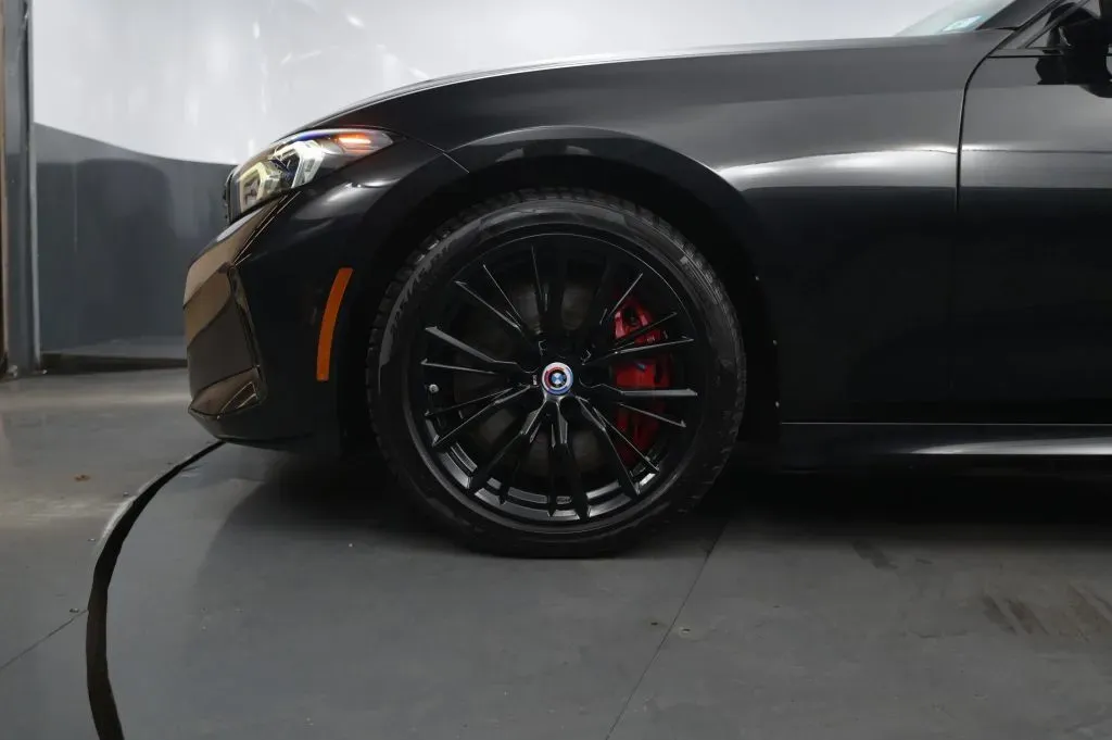 BMW 3 Series photo 10