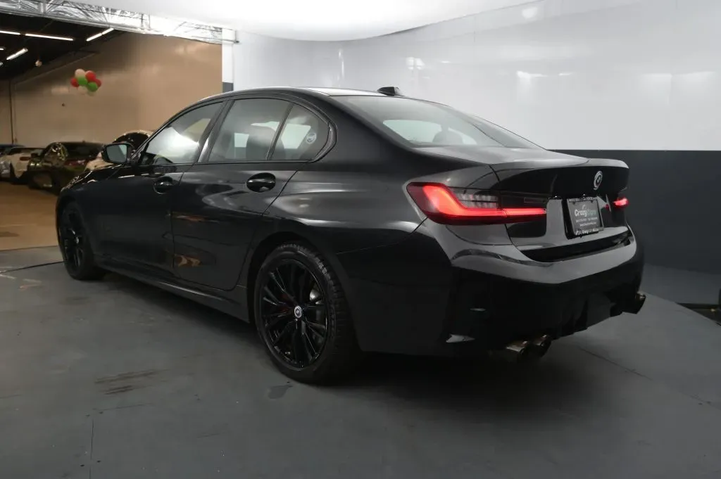 BMW 3 Series photo 3