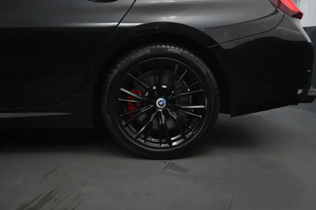 BMW 3 Series photo 15