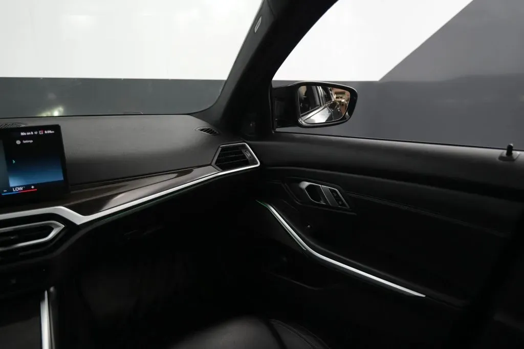 BMW 3 Series photo 36