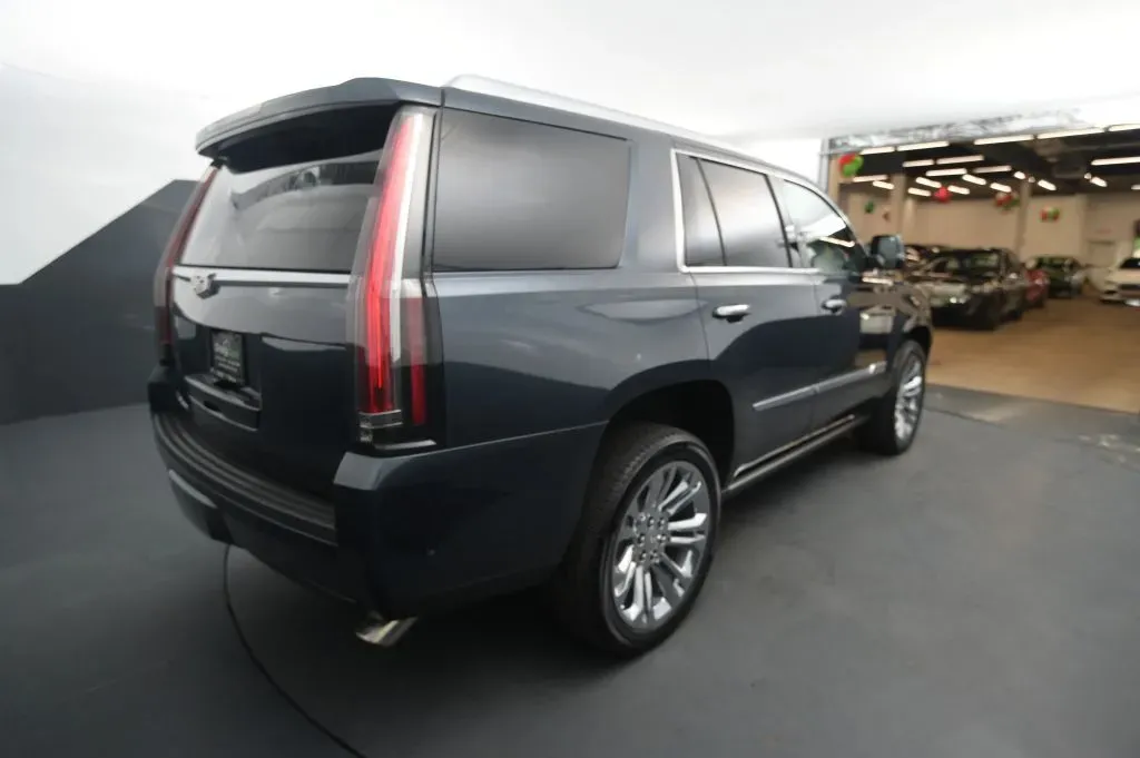 Cadillac Escalade photo 5