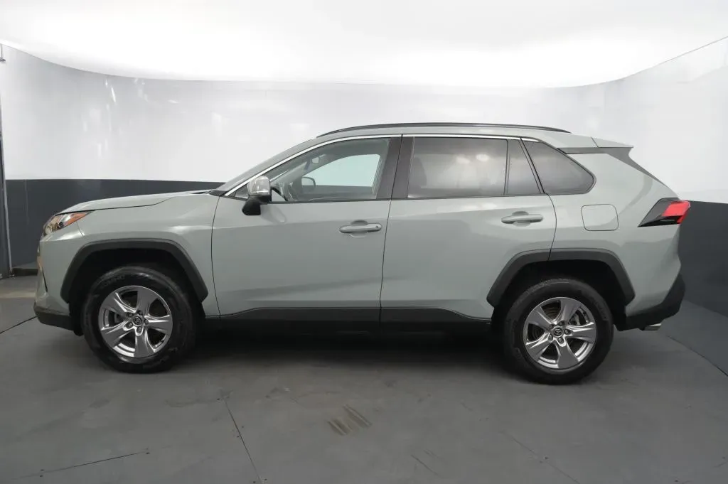 Toyota RAV4 photo 2