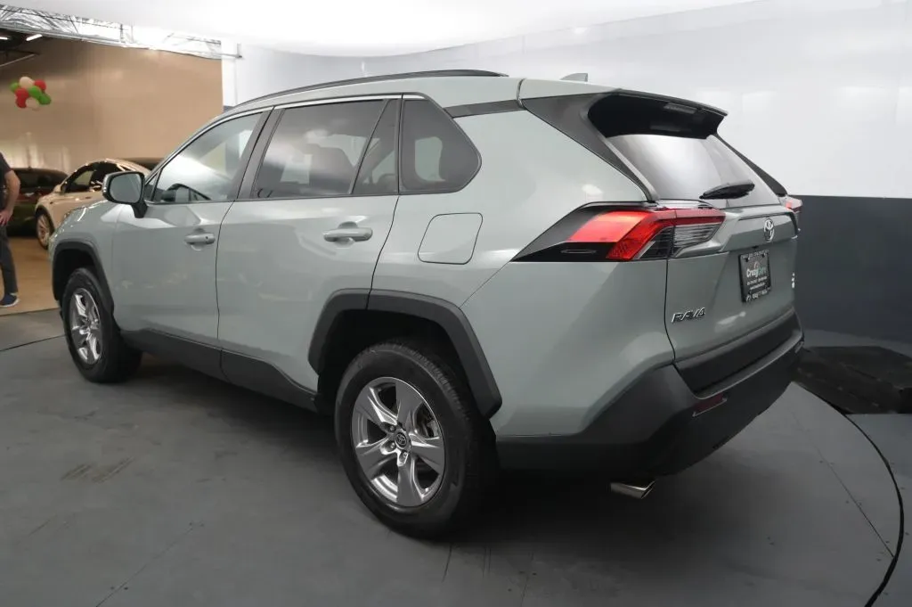 Toyota RAV4 photo 3