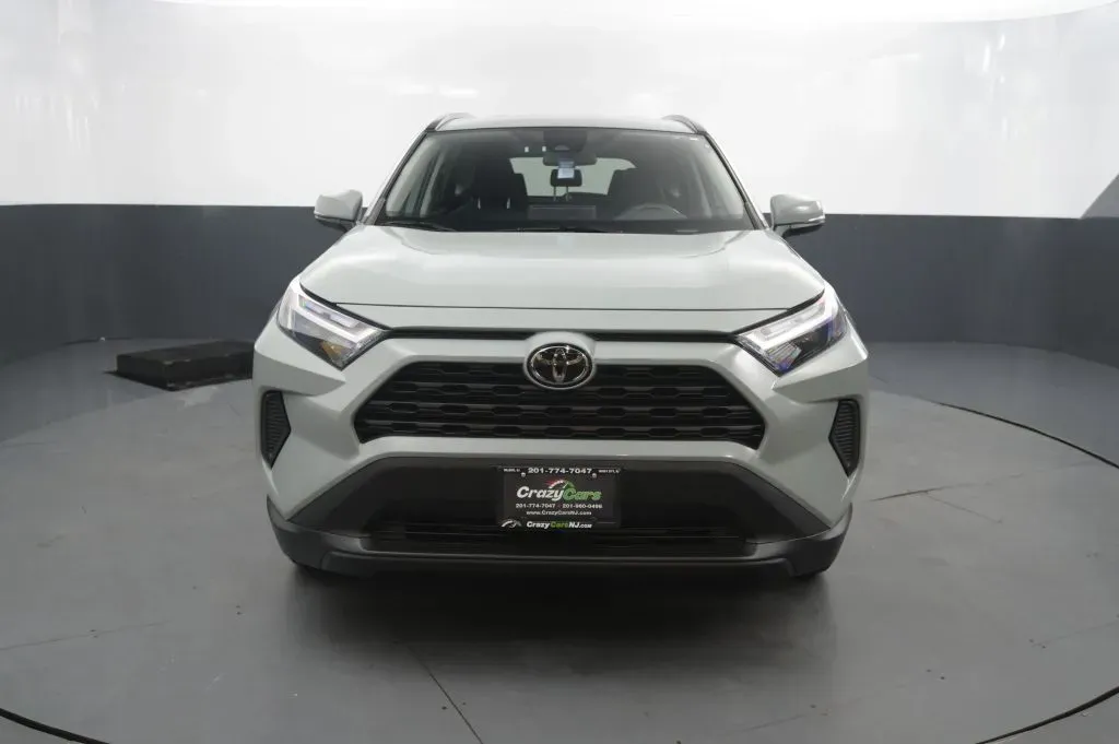 Toyota RAV4 photo 8