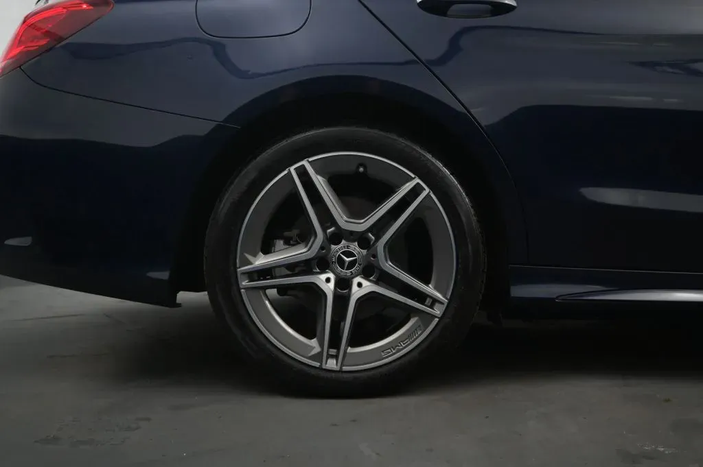 Mercedes-Benz C-Class photo 19