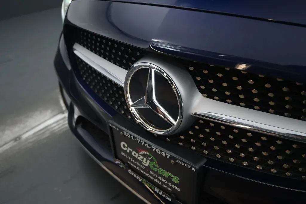 Mercedes-Benz C-Class photo 9