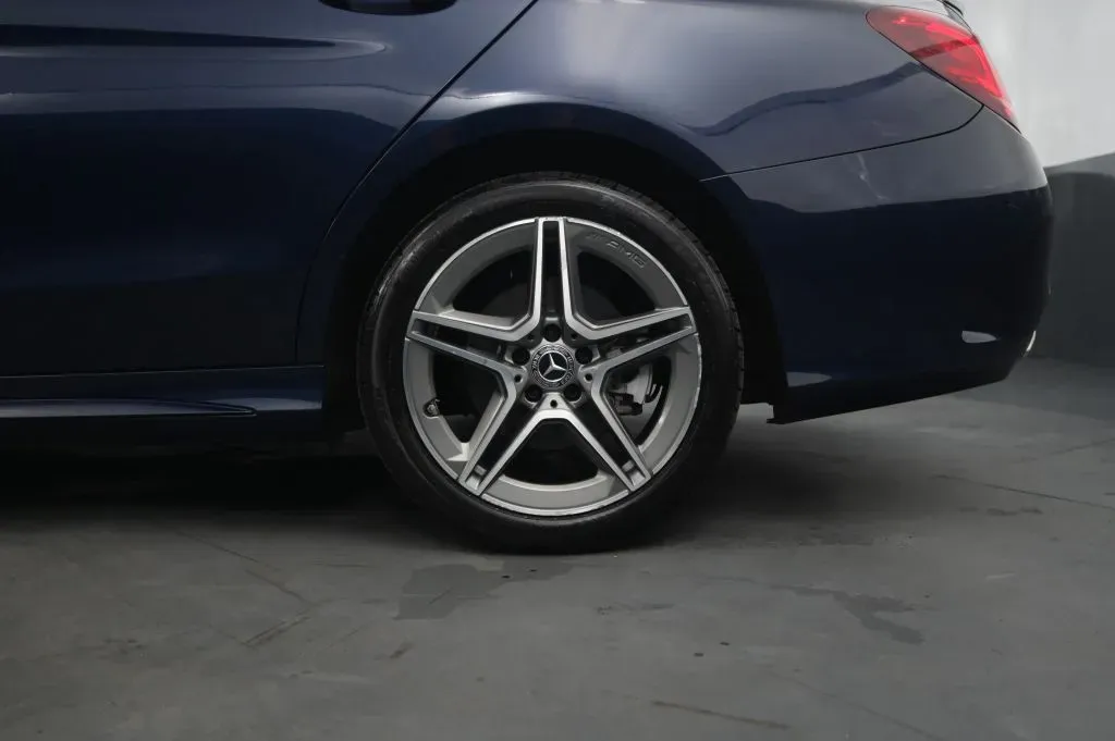 Mercedes-Benz C-Class photo 15
