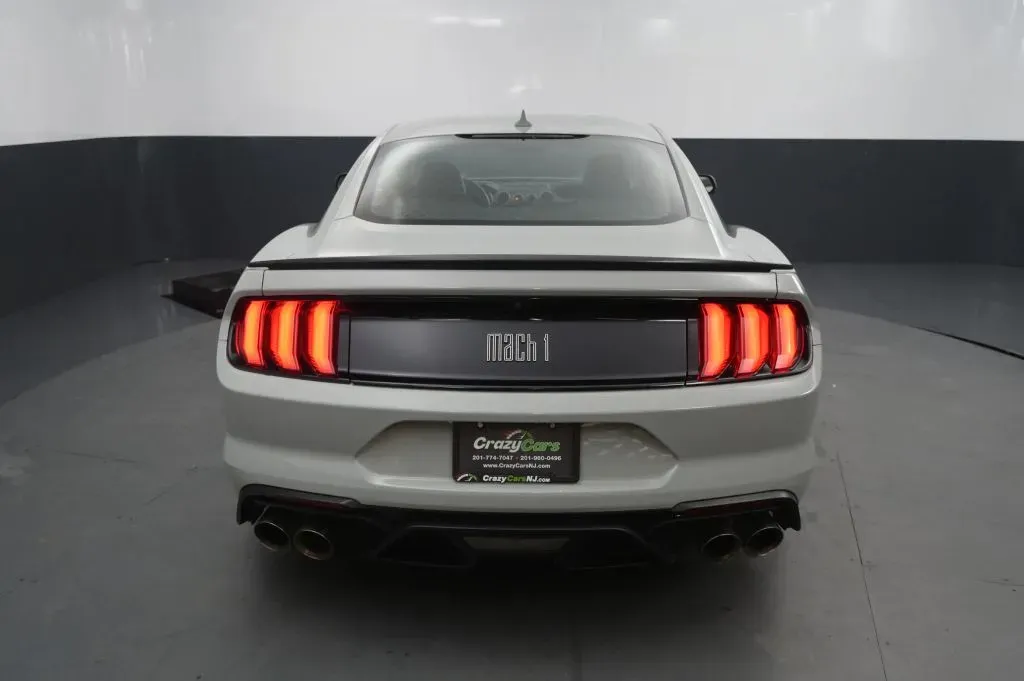 Ford Mustang photo 4