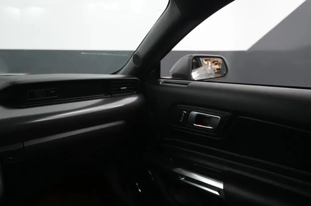 Ford Mustang photo 38
