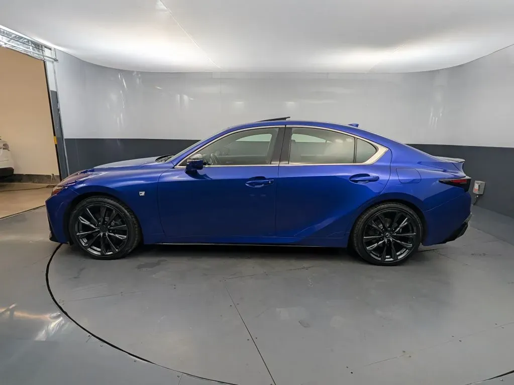 Lexus IS photo 2