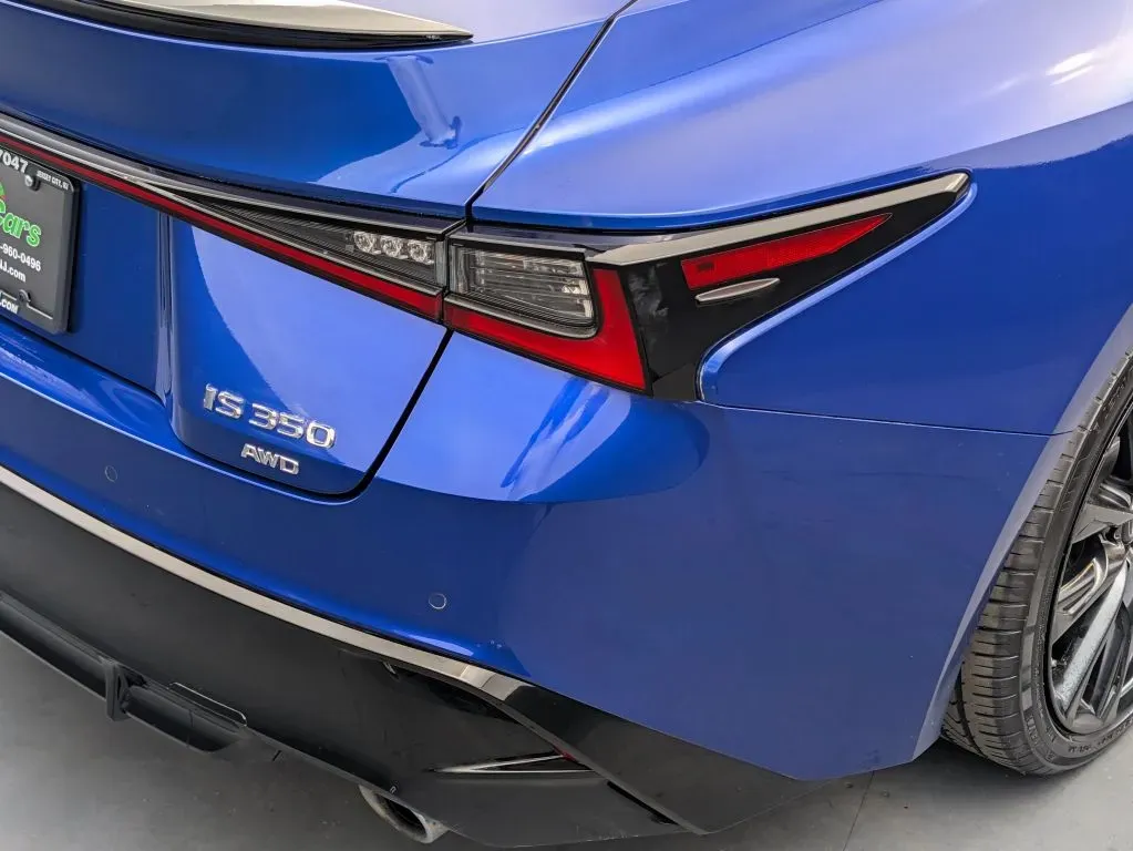 Lexus IS photo 16