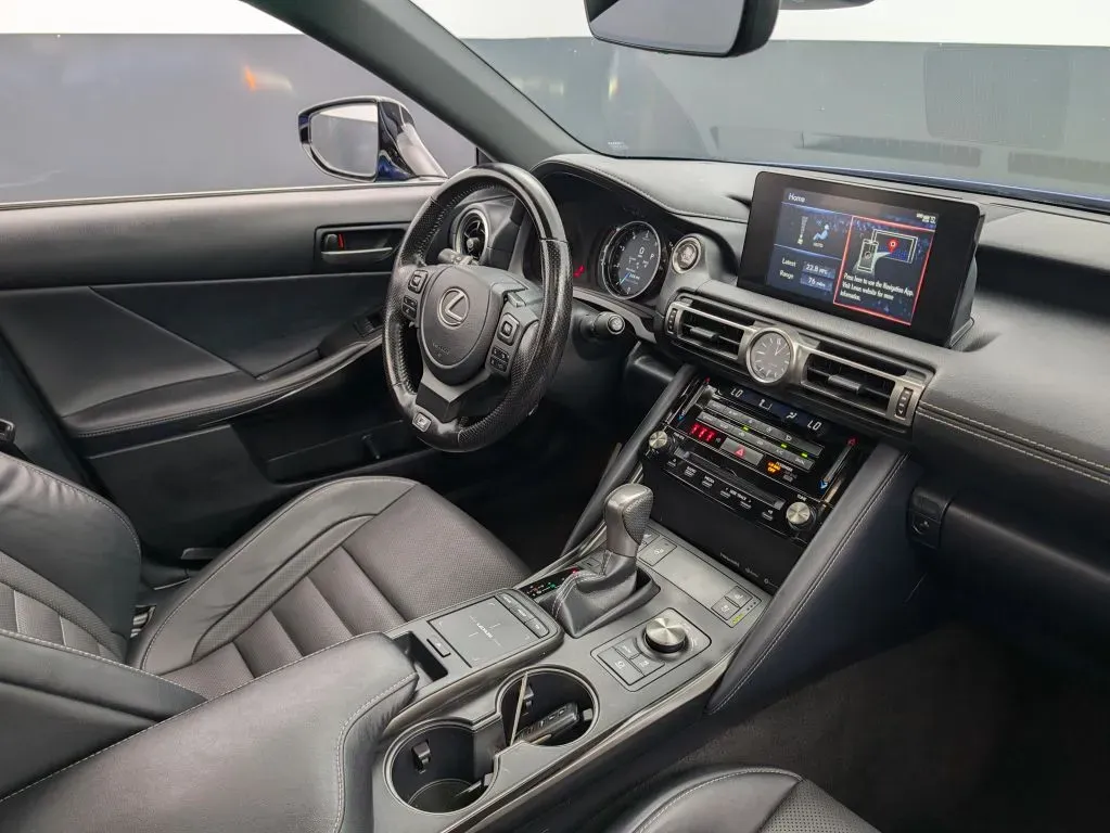 Lexus IS photo 51