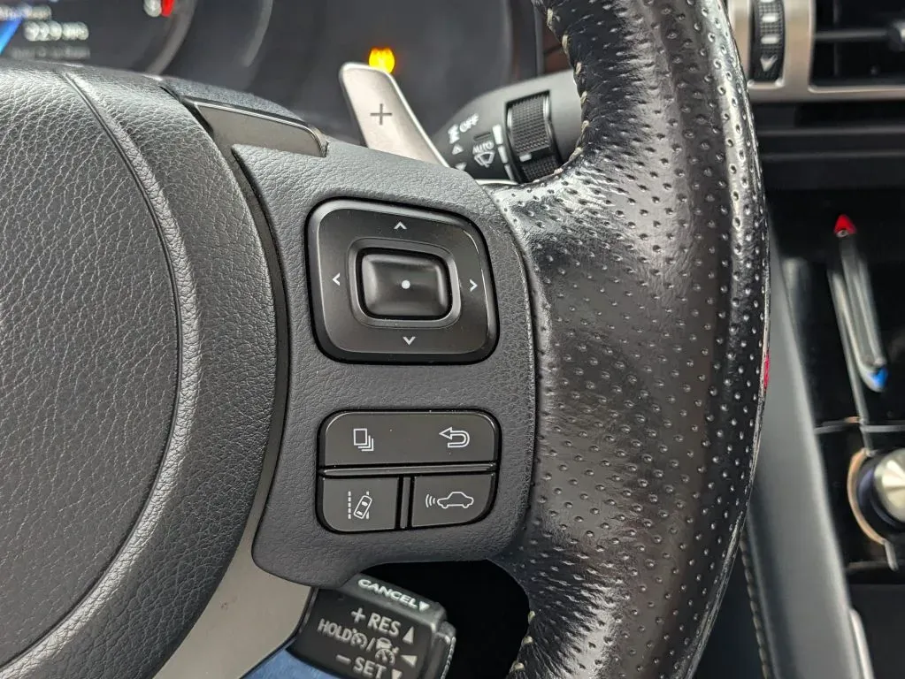 Lexus IS photo 22