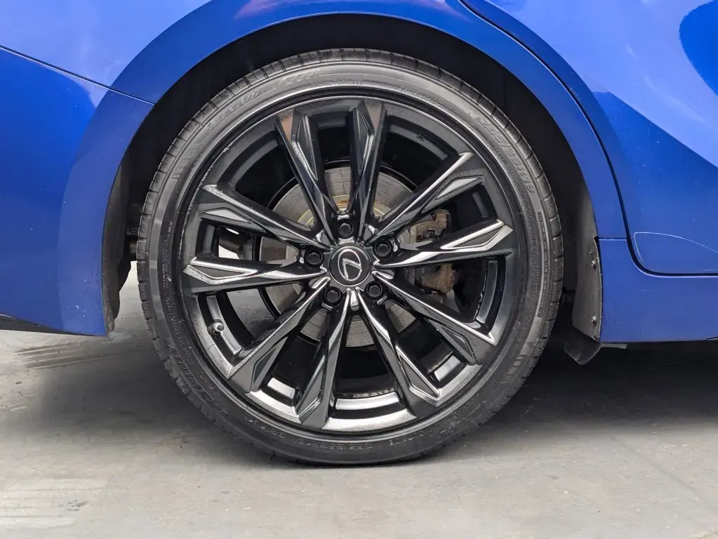 Lexus IS photo 17