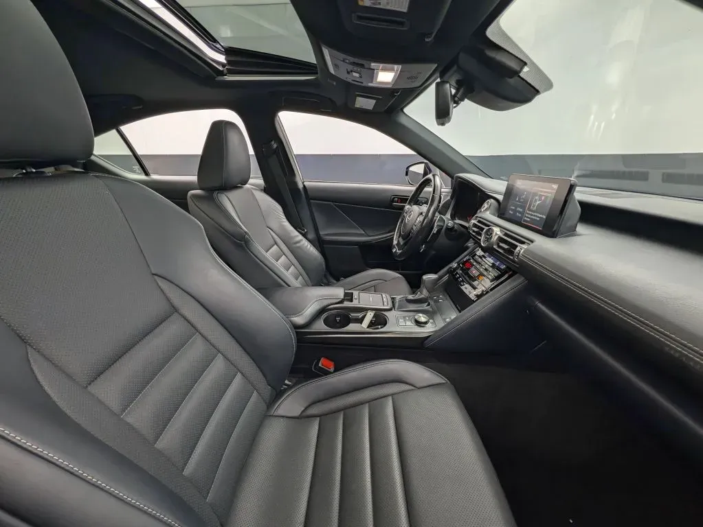 Lexus IS photo 52