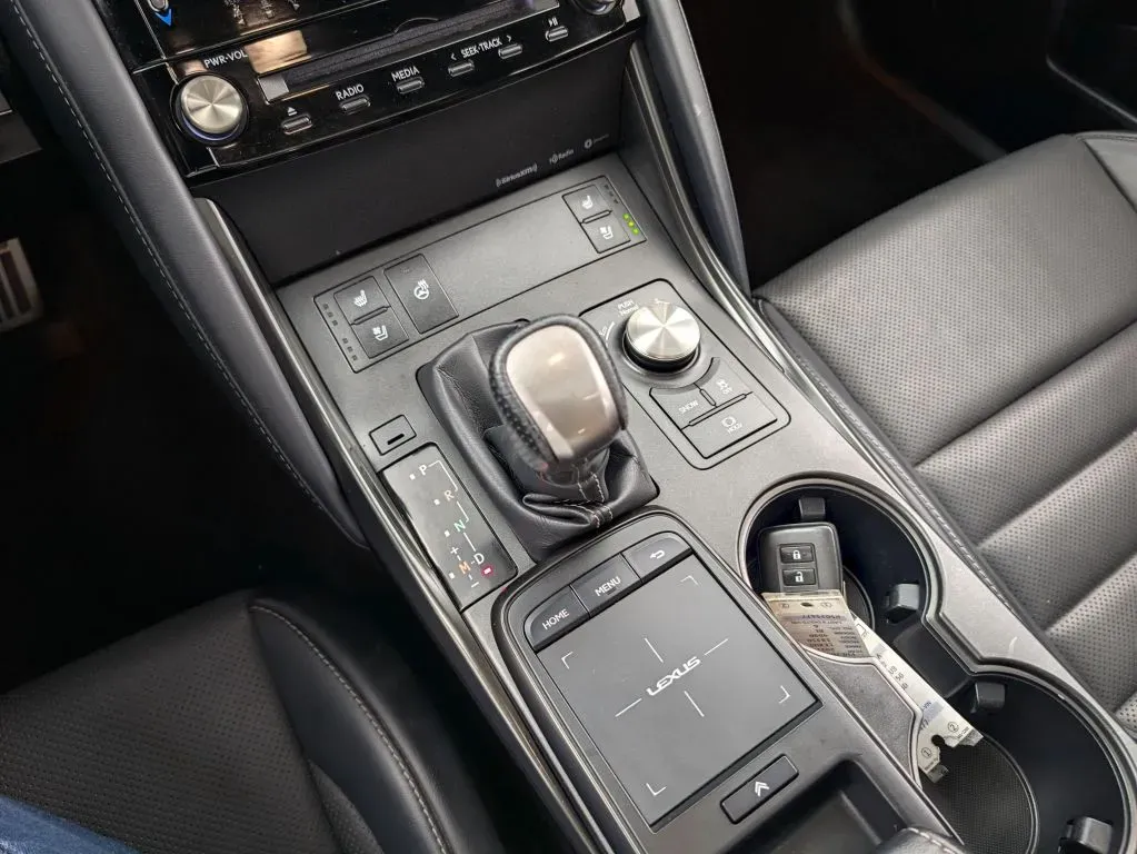 Lexus IS photo 28