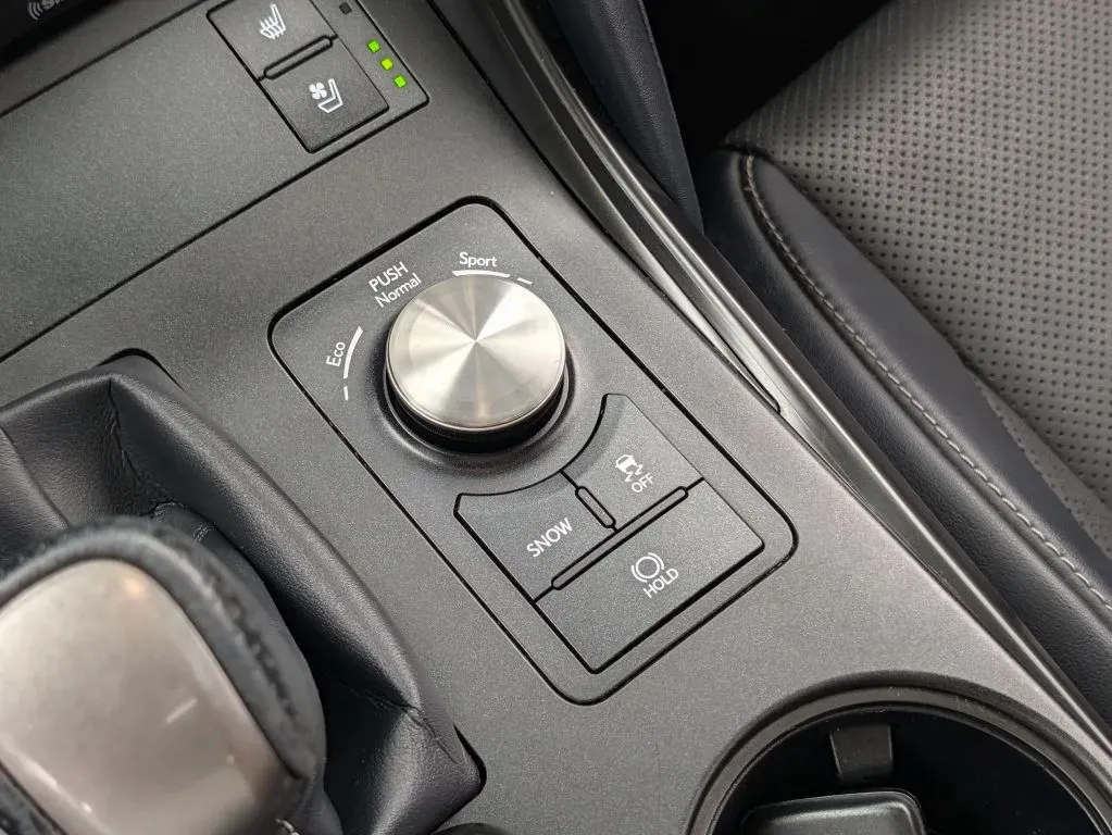 Lexus IS photo 29