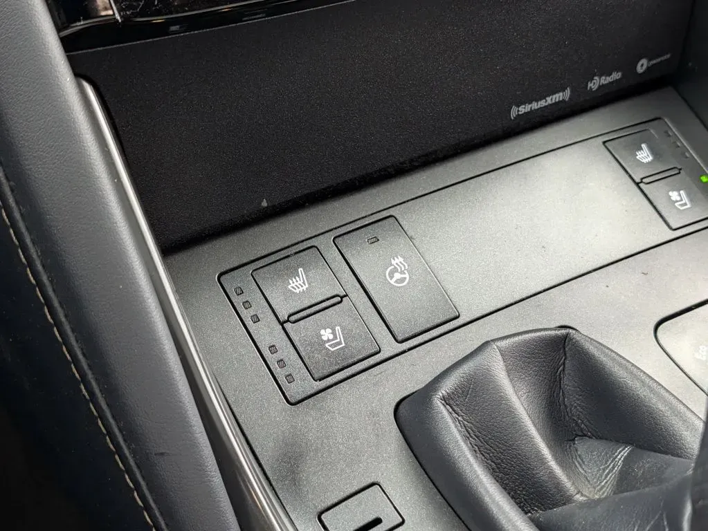 Lexus IS photo 27